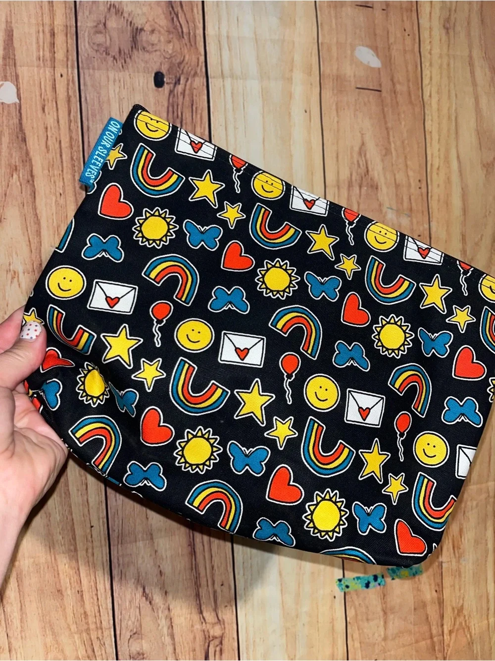 Thirty-One Zipper Pouch On Our Sleeves Happy Rainbows Stars Butterfly Hearts